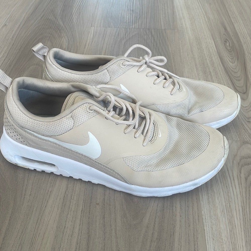 Tan Nike women’s sneakers